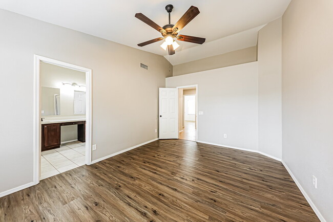 Building Photo - 19949 N 75th Dr