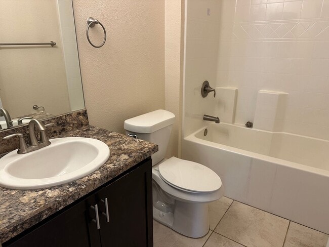 Building Photo - Spacious 4 Bedroom Home with Fenced Yard a...