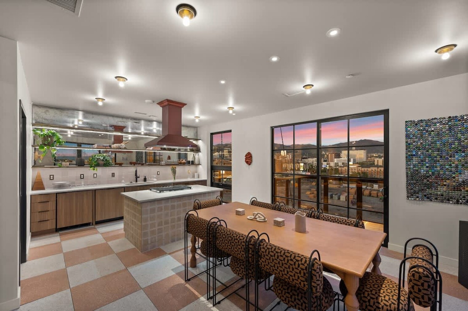 Building Photo - 646 S 400 W