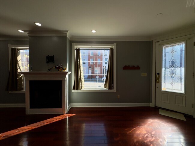 Building Photo - Charming 2Bed/2.5Bath in Washington Vilage - Extra Space in the Basement