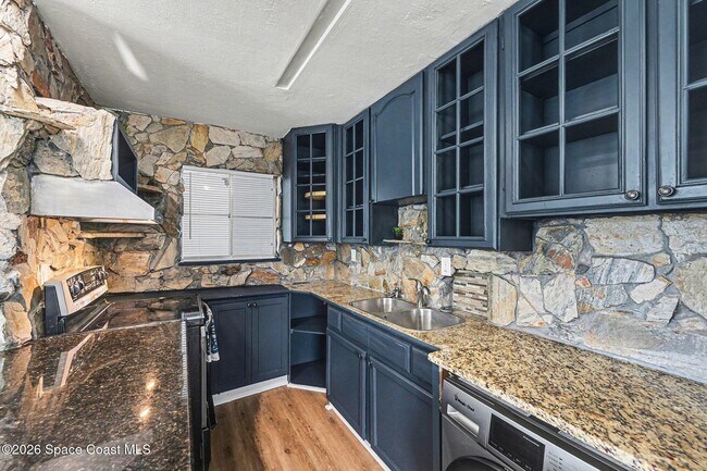 Building Photo - 115 Seminole Ave W