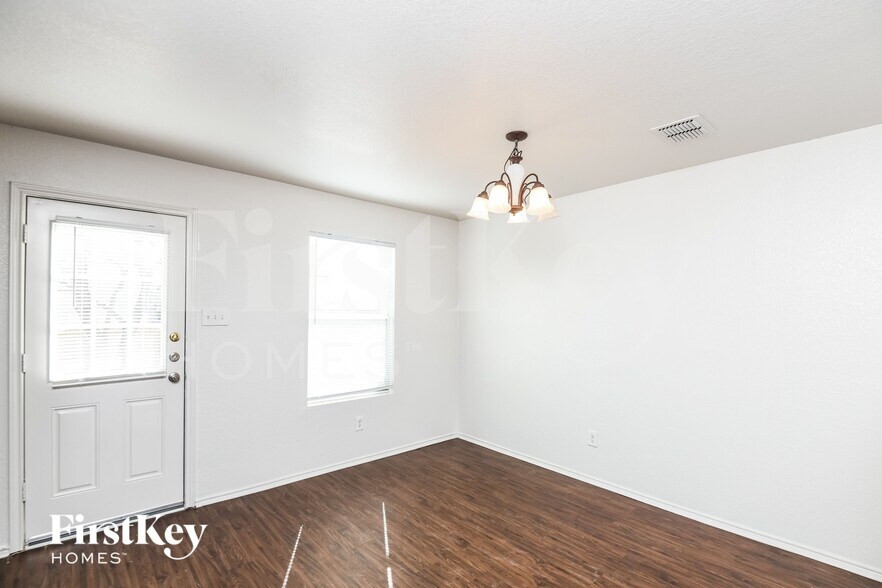 Building Photo - 6624 Meadow Way Ln