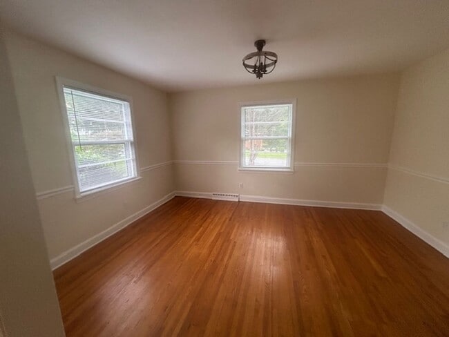 Building Photo - 10 Bevlyn Dr