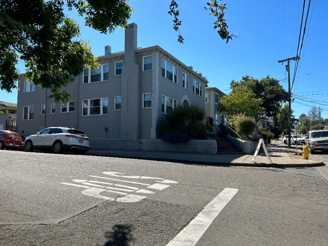 Building Photo - 203 Howard St