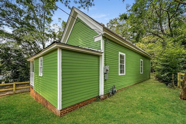 Building Photo - Charming Home in Quiet Griffin Neighborhood – For Rent