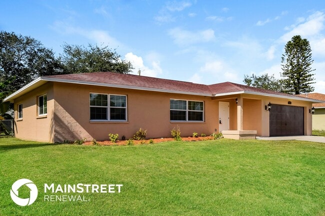 Building Photo - 1326 SW 10th Pl