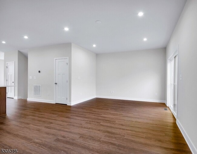 Building Photo - 9 Peckwell St