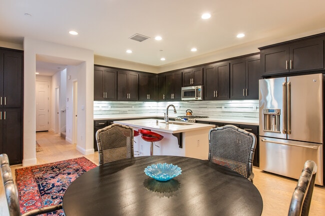 Building Photo - 1110 Healdsburg Ave