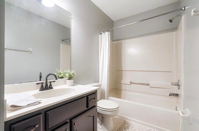 Building Photo - 772 Breeze Way