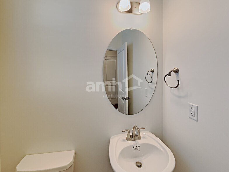 Building Photo - 5250 Smithbriar Dr