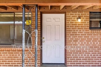 Building Photo - 1662 N Beverly Ave