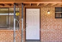 Building Photo - 1662 N Beverly Ave