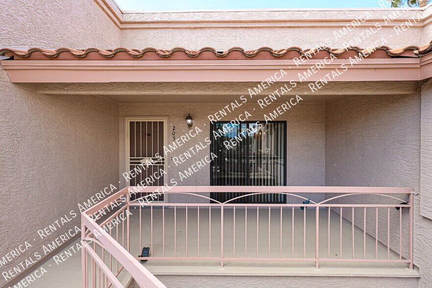 Building Photo - 9151 W Greenway Rd