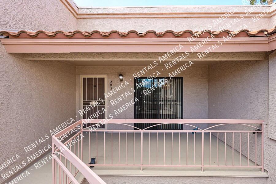 Building Photo - 9151 W Greenway Rd