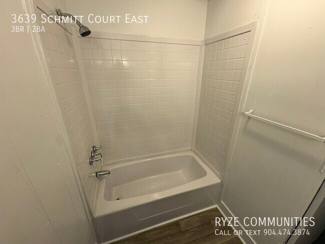 Building Photo - 3639 Schmitt Ct E