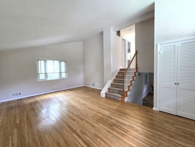 Building Photo - Updated 3BR, 2BA with Screened in Porch in Close in Rockville/Kensington!!