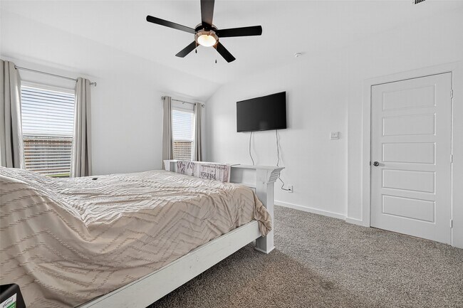 Building Photo - 8730 Shumard Oak Dr