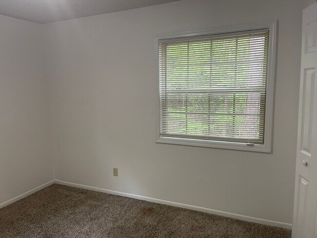 Building Photo - 2514 S Seale Rd