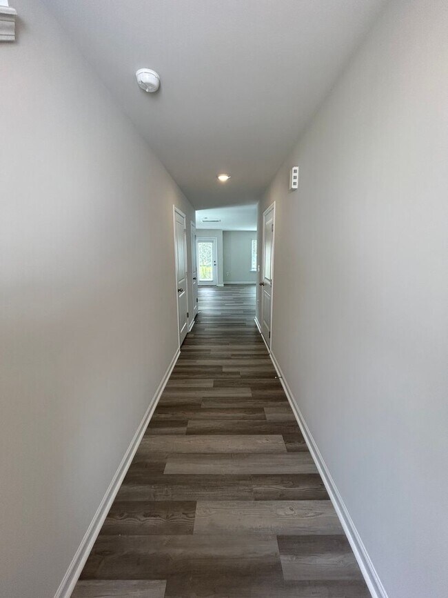 Building Photo - 413 Silicon Dr