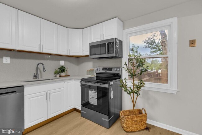 Building Photo - 3046 Talking Rock Dr