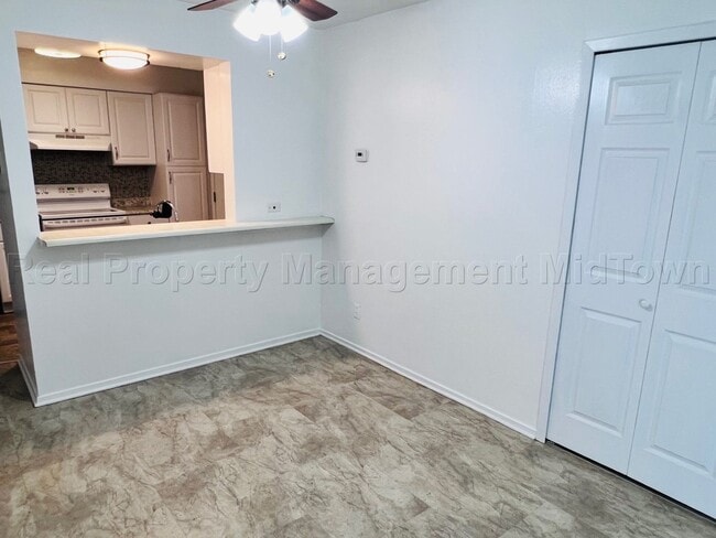 Building Photo - 2925 Fairway Dr