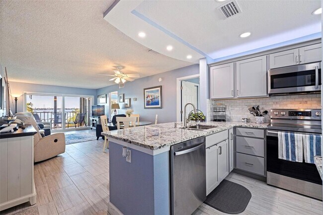 Building Photo - 6365 Bahia Del Mar Blvd S