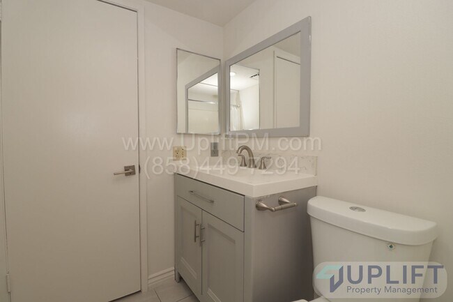 Building Photo - 2 bed, 2 Bath Condo with Community Pool