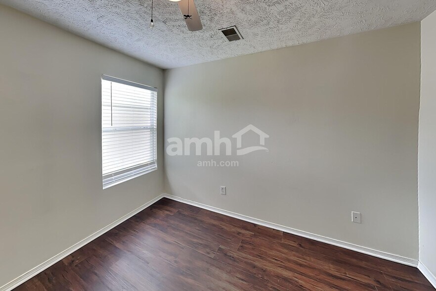 Building Photo - 2651 Sutherland Dr