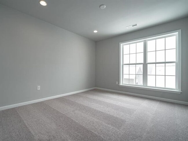 Building Photo - 3 bed 2.5 bath - Luxury Living Meets Subur...