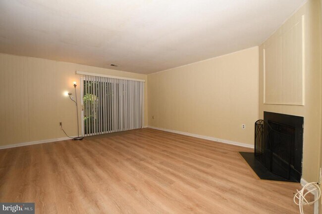 Building Photo - 8147 Inverness Ridge Rd