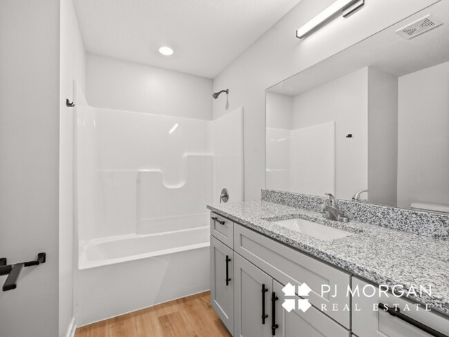 Building Photo - 5404 S 207th Ct