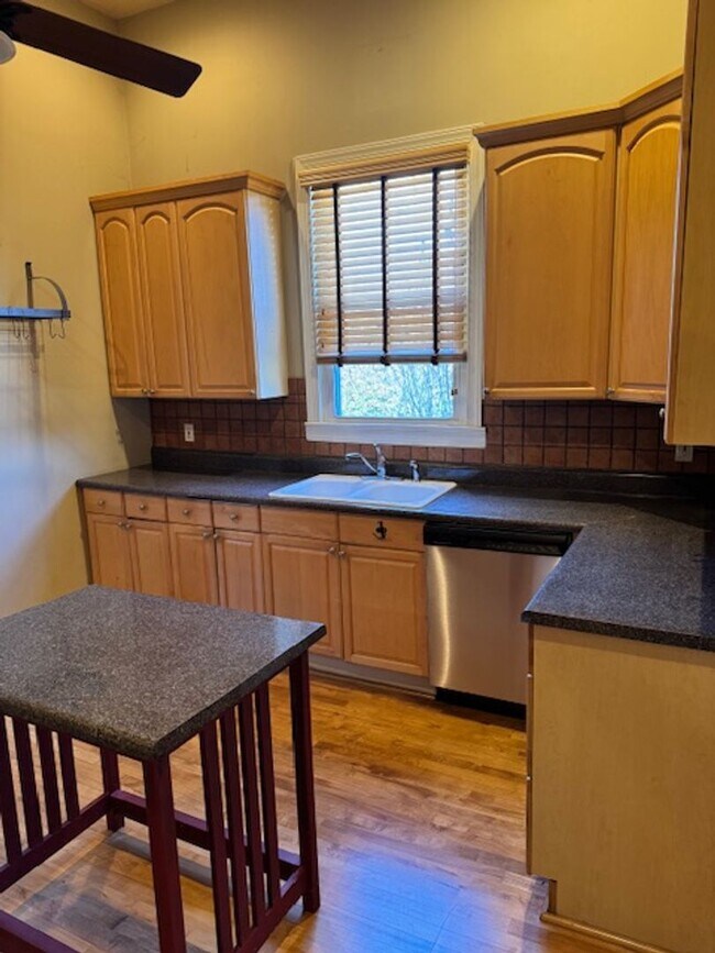 Building Photo - 416 W Montgomery St