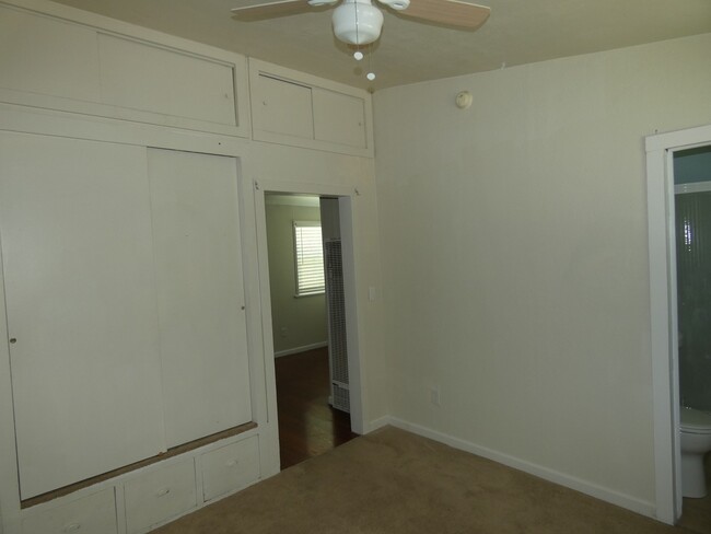 Building Photo - Private In-law unit close to downtown!