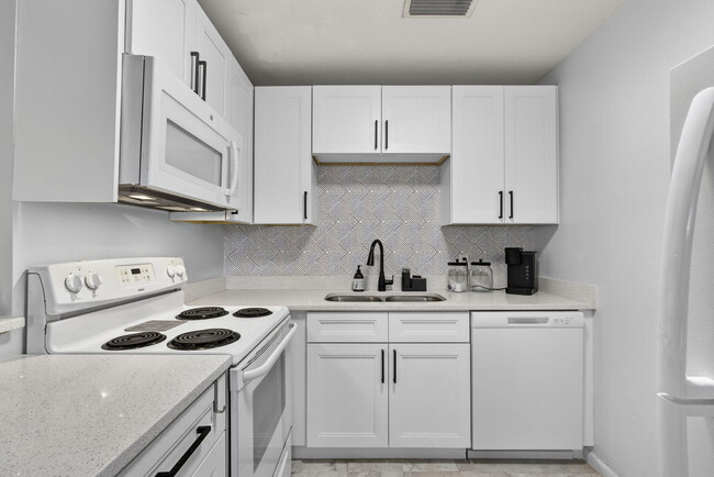 Building Photo - 155 Windsor G