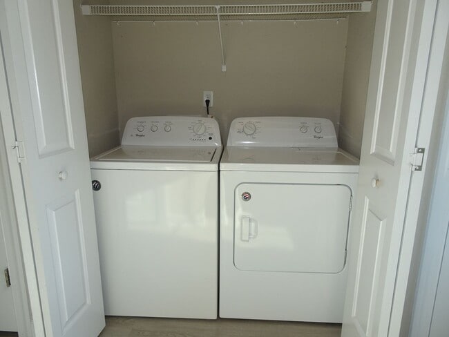 Building Photo - 2 Bedroom 2 bath rental in Yorktown