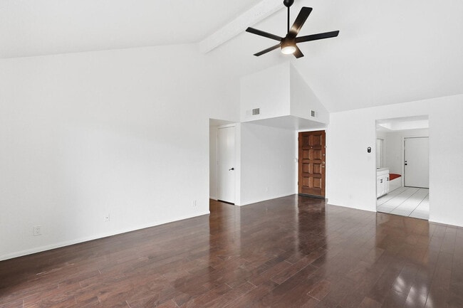 Building Photo - 715 W Boxelder Pl