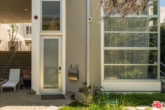 Building Photo - 27 Paloma Ave