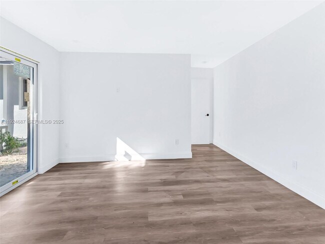 Building Photo - 1520 NE 14th Terrace