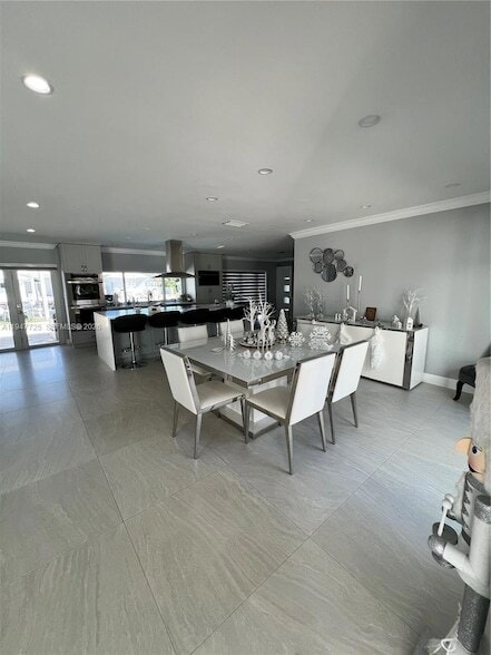 Building Photo - 5510 Bayview Dr