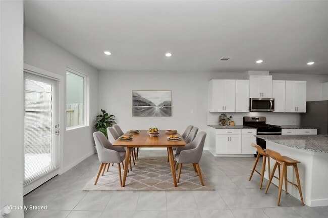 Building Photo - 3830 Glossy Lk Dr