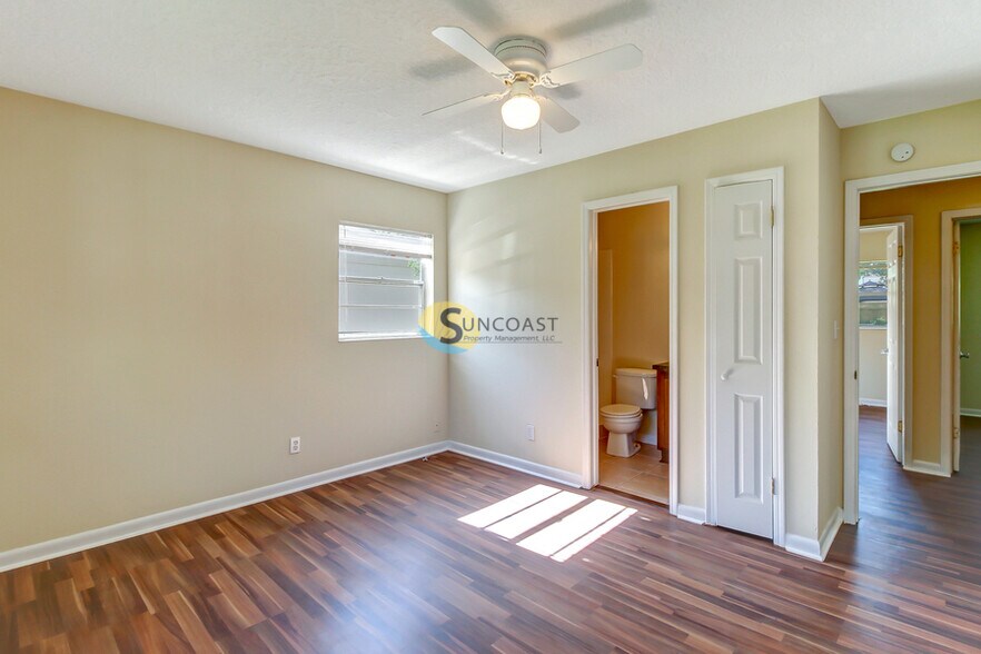Building Photo - 7438 Jade Dr N