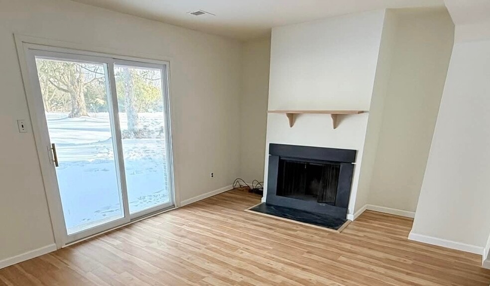 Building Photo - 3103 Ruby Dr