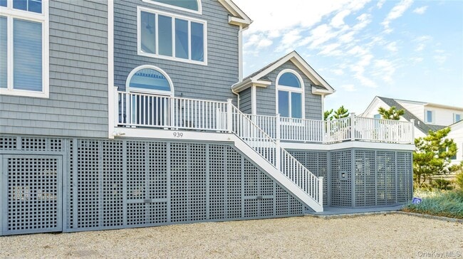 Building Photo - 939 Dune Rd