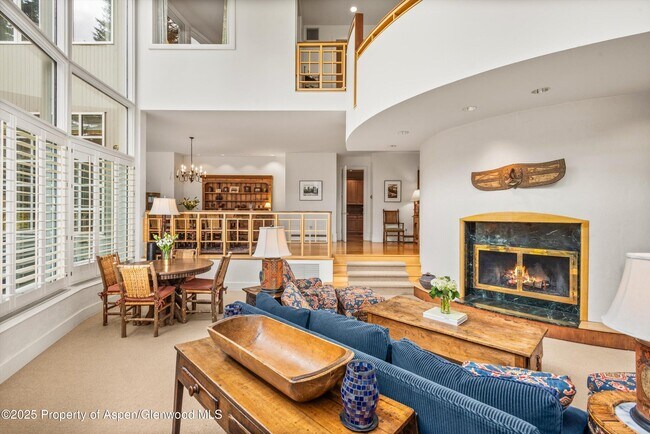 Building Photo - 431 W Hopkins Ave