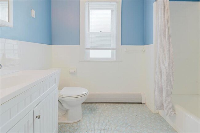 Building Photo - 511 Woodbourne Ave