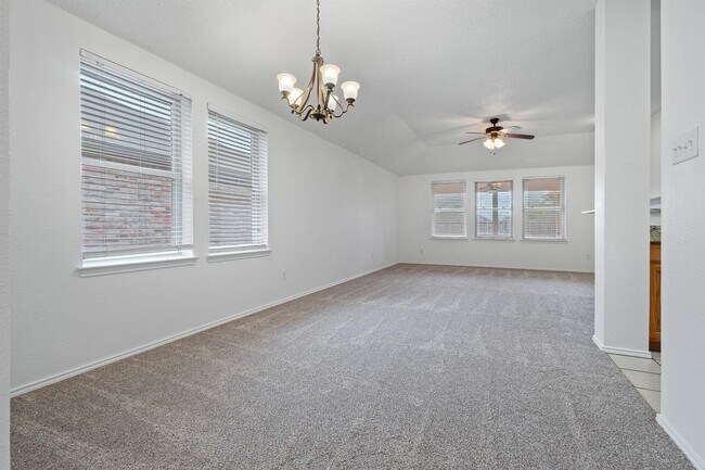 Building Photo - With easy access to the main stops in Forn...