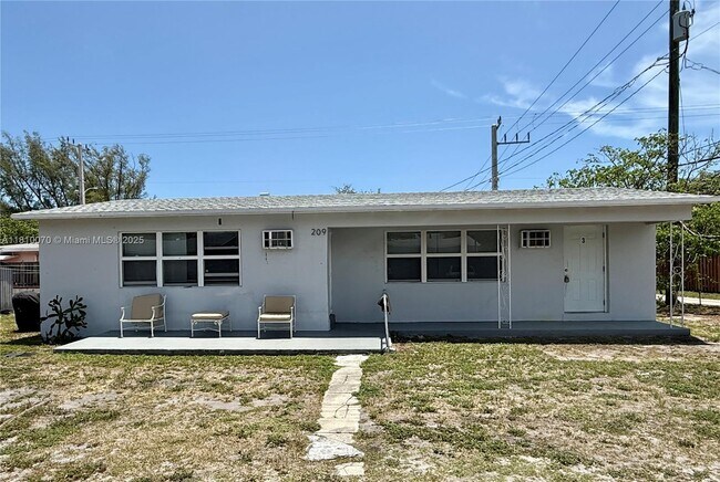 Primary Photo - 209 SW 14th St