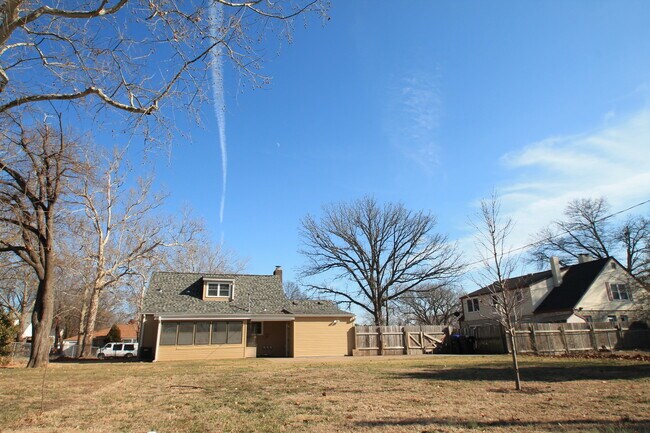 Building Photo - No longer accepting Applications after 10/...