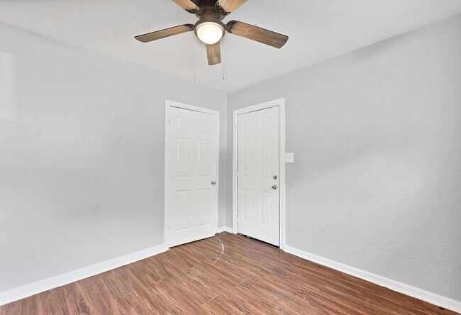 Building Photo - Asap Move In! Newley remodeled 2 bedroom
