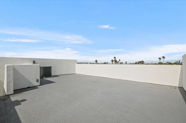 Building Photo - 4586 Hamilton St